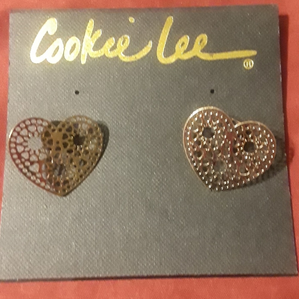 LOVE EARRINGS - Picture 3 of 4